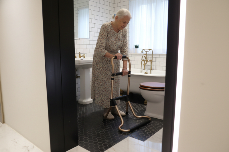 AH17 used as temporary walking support