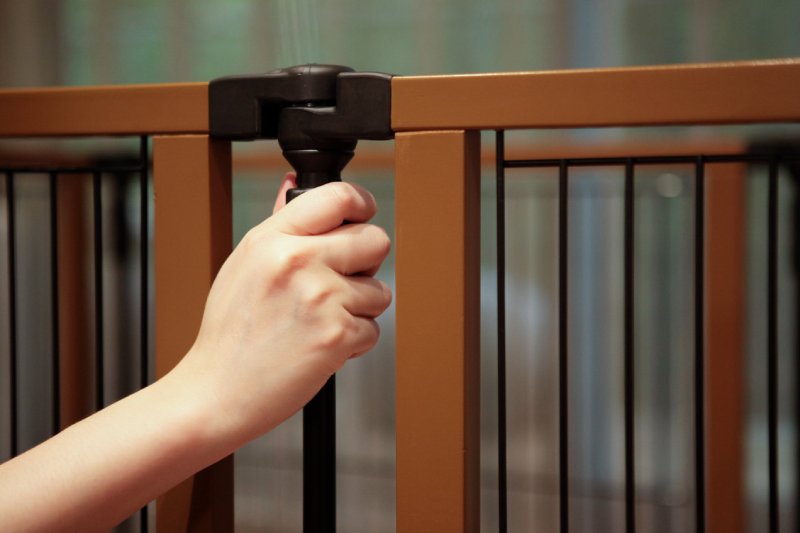 Rotating Pivot Joints for Custom Shape Configuration